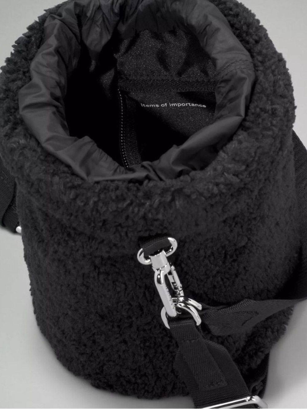 Lululemon Crossbody Bucket Bag Fleece Black NWT - Picture 5 of 11